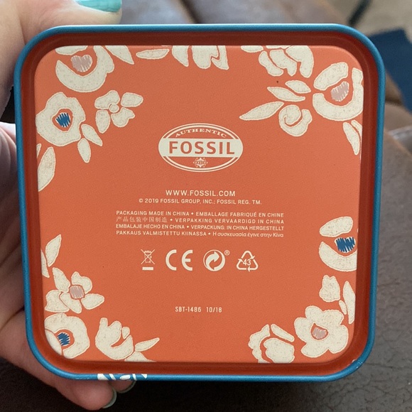 Women’s Fossil Watch - Picture 10 of 11